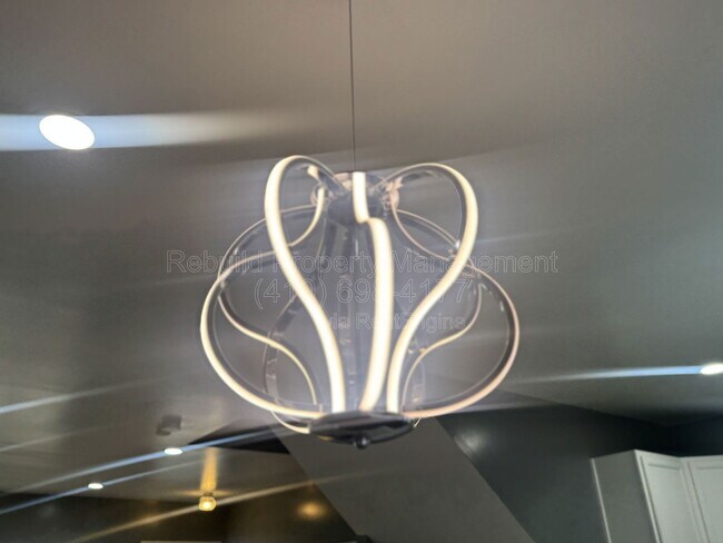 Building Photo - 54 Royalty Cir