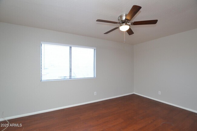 Building Photo - 1934 W Village Dr