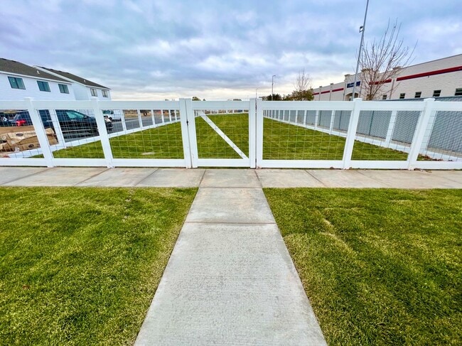 Building Photo - 1379 Pinecrest Trl