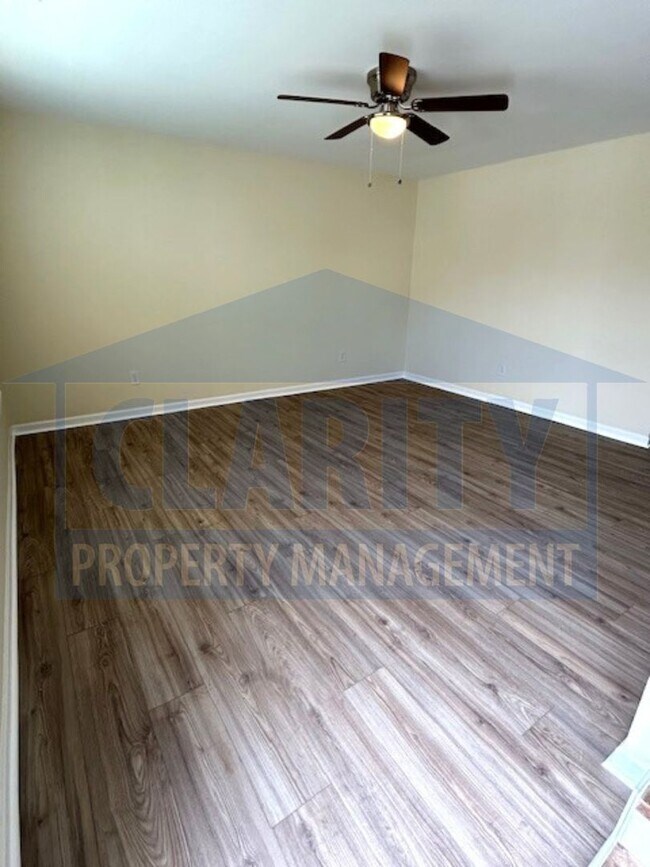 Building Photo - 163 Lone Tree Dr NE
