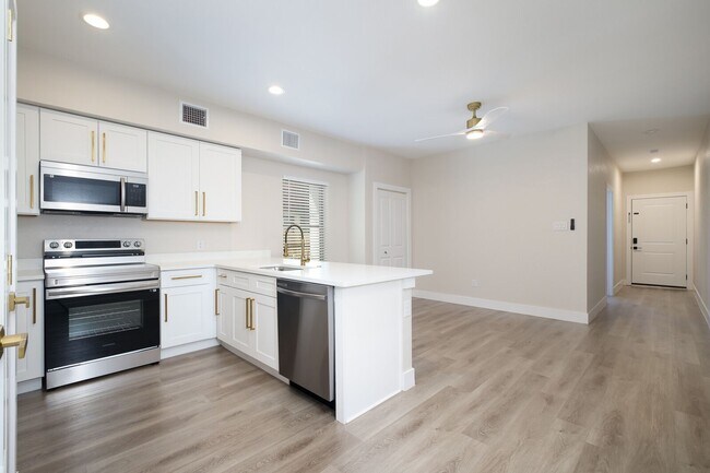 Building Photo - 402 Ada Unit 1 | CALL FOR SUMMER APPLICATI...