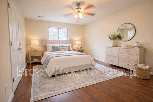 Building Photo - 7217 Pebblebrook Dr