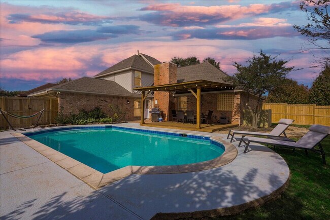 Building Photo - 516 Maywood Ln