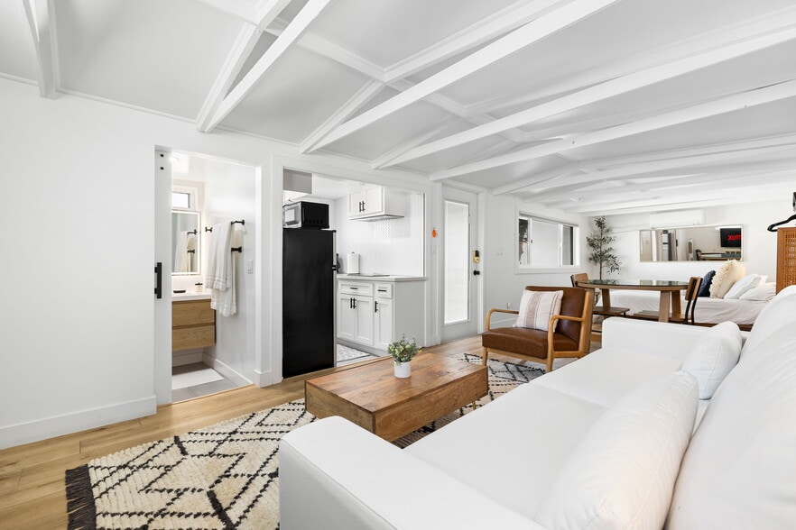 Building Photo - 614 Knob Hill Ave