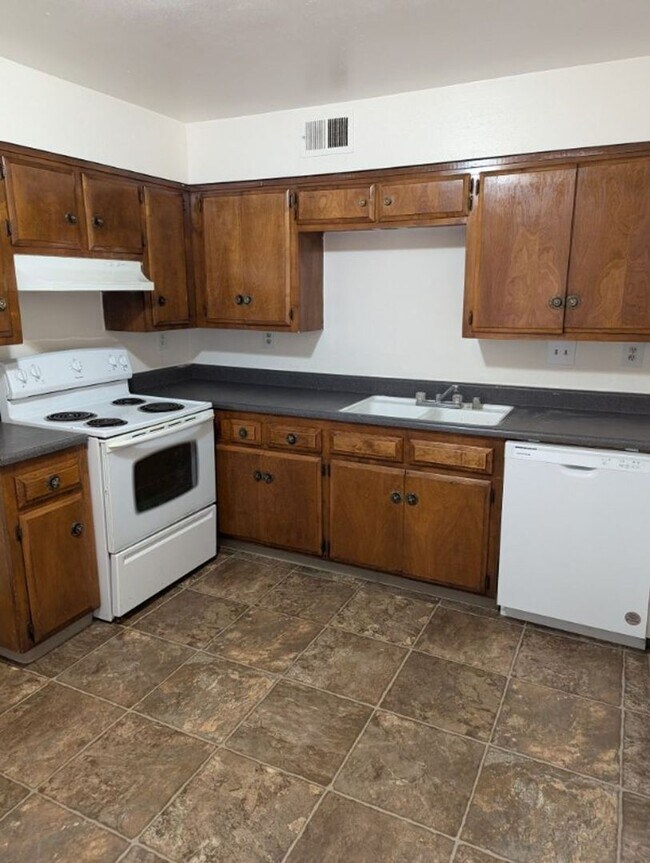 Interior Photo - M13- 2820 N. HALFMOON DR.