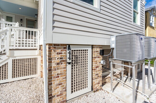 Building Photo - 171 Cordova St