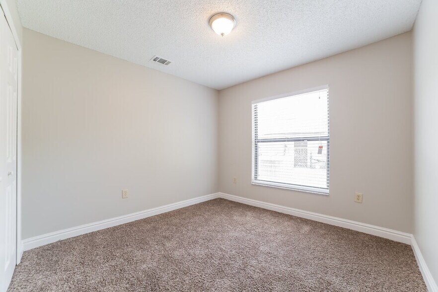 Building Photo - 2914 Vienna Ln