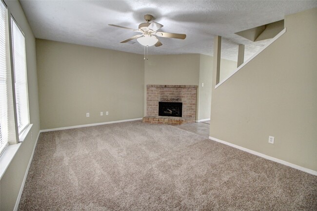 Building Photo - 10024 Spring Pl Dr