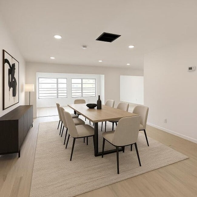 Building Photo - 210 W 23rd St