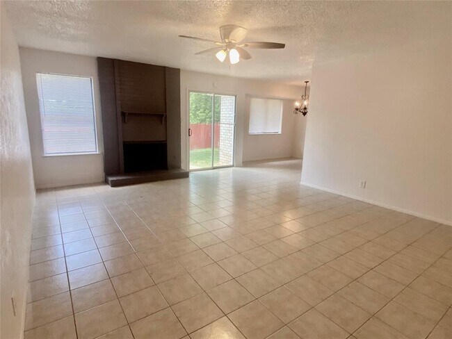 Building Photo - 1202 Meadgreen Dr