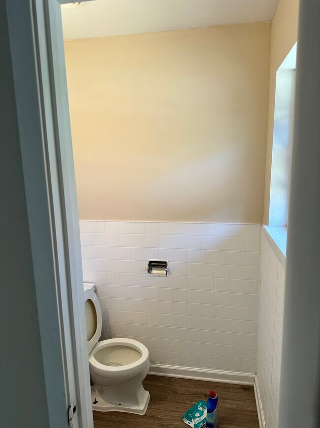 Primary Photo - 103 E Scott St