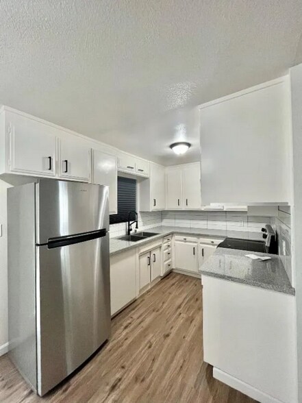 Building Photo - 1402 Chapala Way