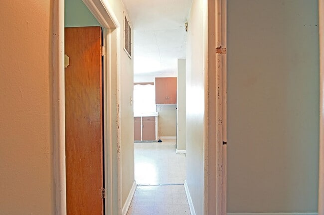 Building Photo - 555 Wyoming Ave
