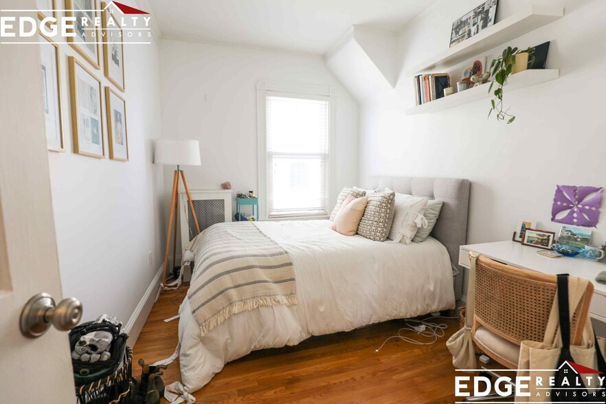 Building Photo - 89 Surrey St