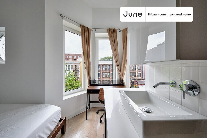 Building Photo - Room in Shared 4 bed/4 bath home in Ditmas Park