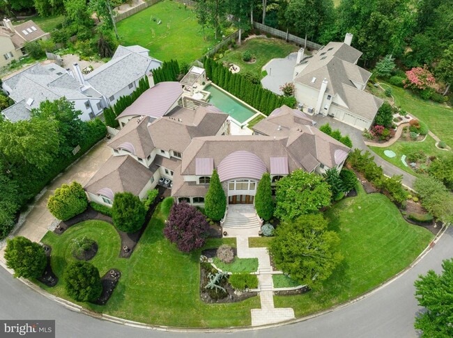 Building Photo - 4 Southwood Dr