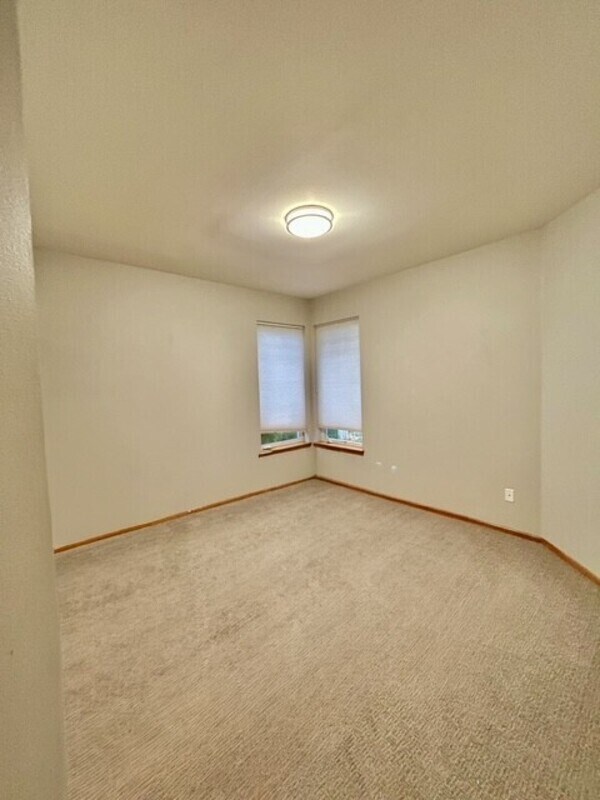 Building Photo - 180a W Maberry Dr