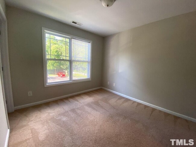Building Photo - 3 Bedroom 3.5 Bath Townhome close to NCSU