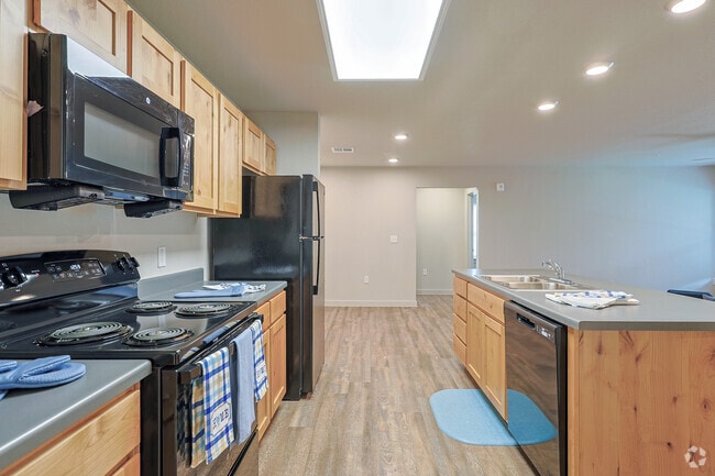 2BR, 2BA - 1,083SF - Kitchen - Carver Ridge Apartments