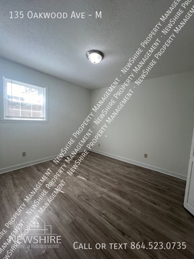 Building Photo - 135 Oakwood Ave