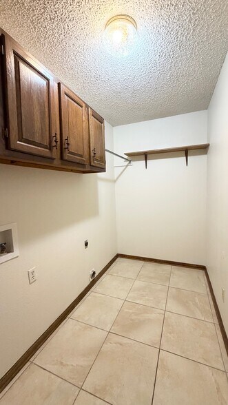 Building Photo - 610 Natalie Dr