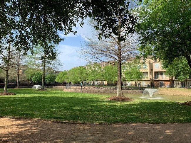 Building Photo - 9006 Harbor Hills Dr