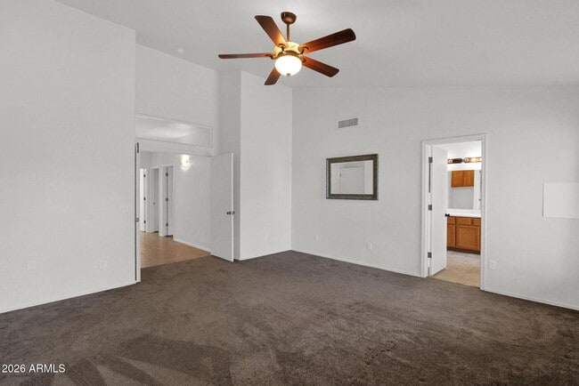 Building Photo - 360 S Pineview Dr