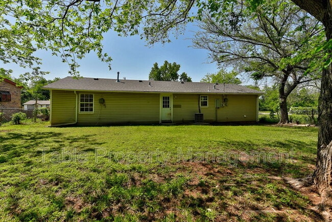 Building Photo - 4209 NE 16th St