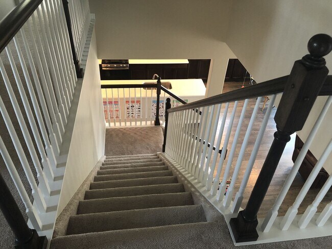 Building Photo - Newer 5bdrm + Office in D20 North Fork Wit...