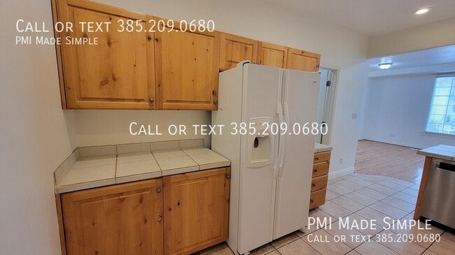 Building Photo - 3042 E Somerset Dr