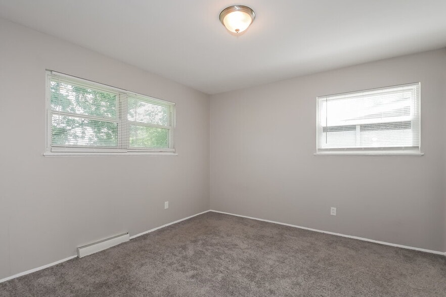 Building Photo - 2325 Flamingo Dr