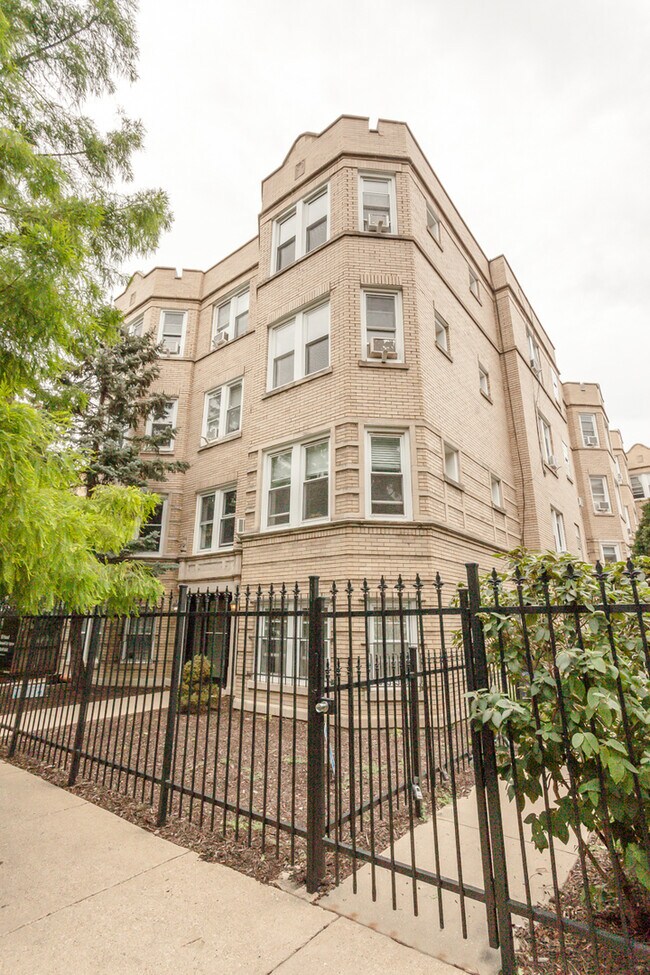 Building Photo - 2837.5 N Sawyer Ave