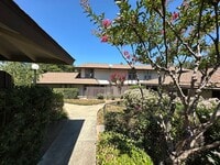 Building Photo - 2 Bed 1.5 Bath #B Unit In Roundtree