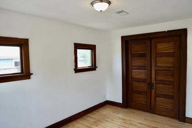 Building Photo - 2519 W Cherry St