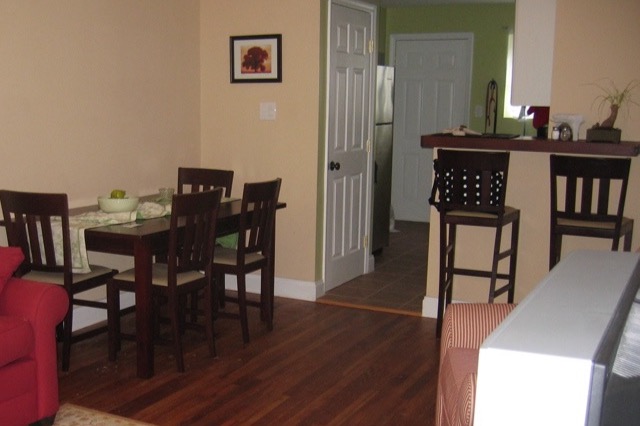 Dining / bar top area - 603 Maplewood Ave