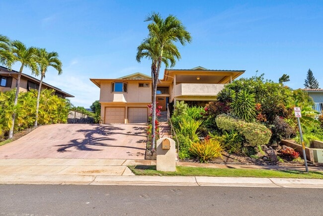 Building Photo - Single-family home with upstairs & downstairs rentals