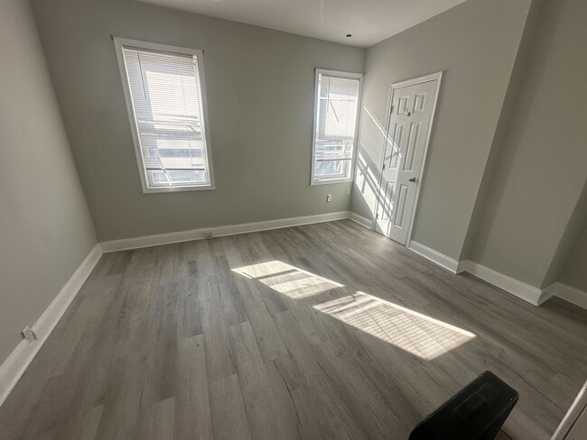 Building Photo - 1325 N 49th St