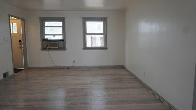 Building Photo - 323 Stevens Ave