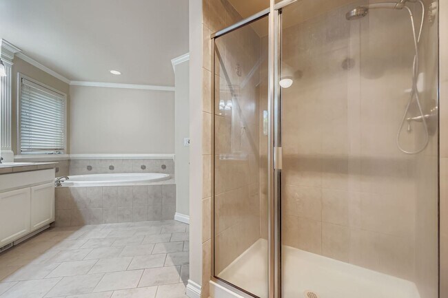 Building Photo - 4Bd/3.5Ba Sammamish House