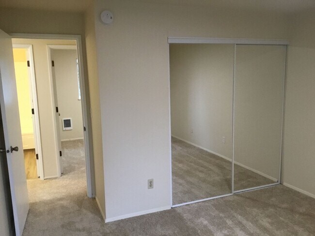 Building Photo - 161B01