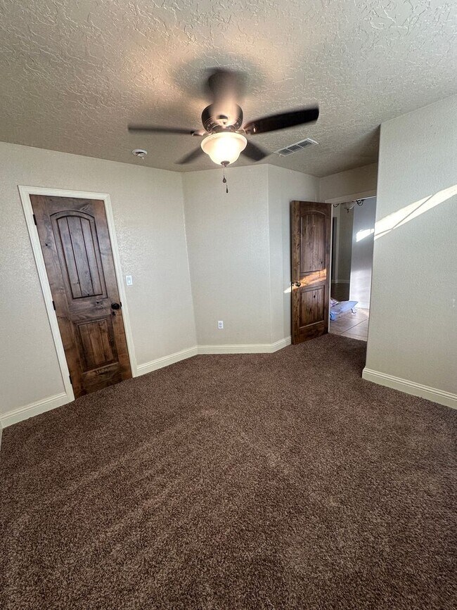 Building Photo - Stunning 4 Bed Home! 3 Car garage ! Mesa School District!