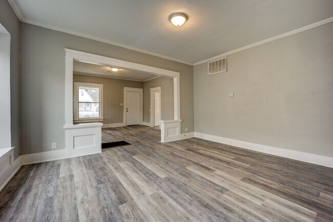 Building Photo - Freshly Updated 3 Bedroom Home