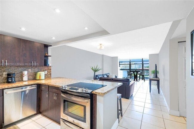 Building Photo - 200 Leslie Dr