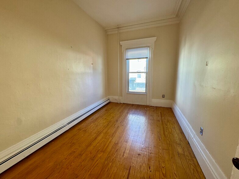 Building Photo - 123 Almy St