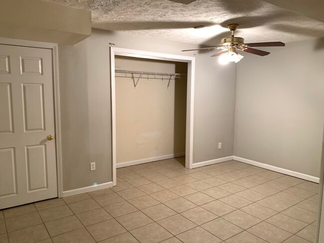 Building Photo - 115 Rough River Run