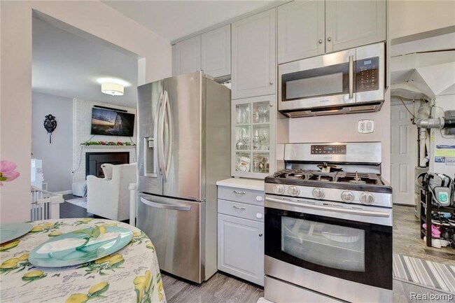 Building Photo - Beautiful Home in Dearborn Heights