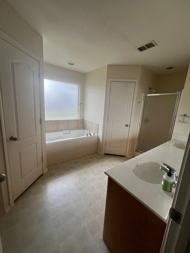 Building Photo - Super Home Near Dyess AFB