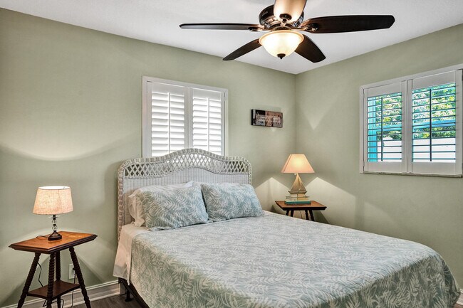 Building Photo - 1433 NE 27th St