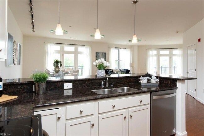 Building Photo - 670 Town Center Dr