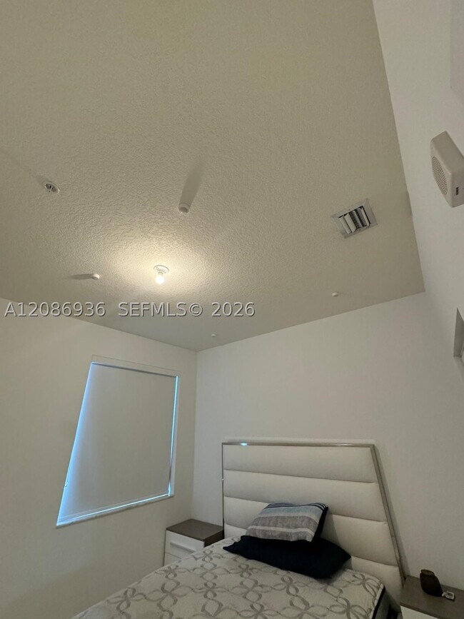 Building Photo - 4725 NW 85th Ave